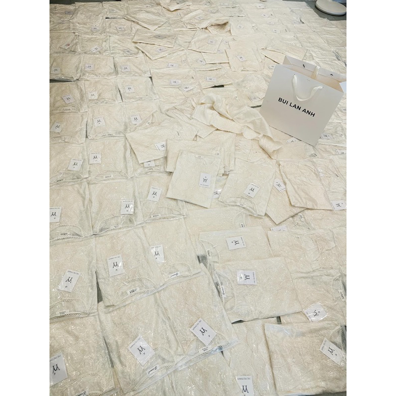 Áo voan vạt sóng