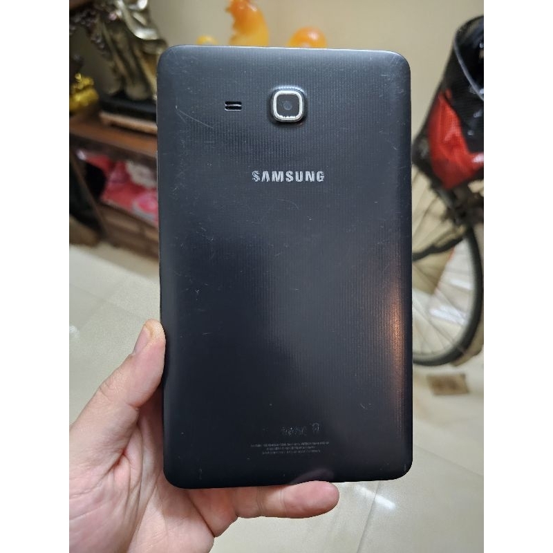 Máy tính bảng Samsung Tab A6-T285, lắp sim 4g alô, bị nứt kính dùng bthg