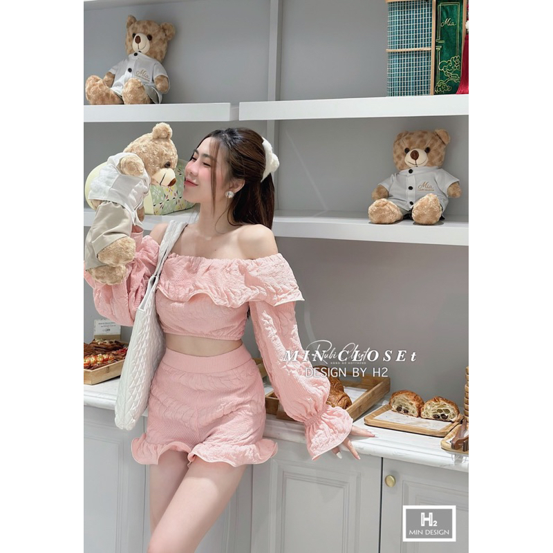 Set áo croptop trễ vai dài tay phối quần short ống loe thời trang thiết kế đi chơi đi biển du lịch hot xuân hè