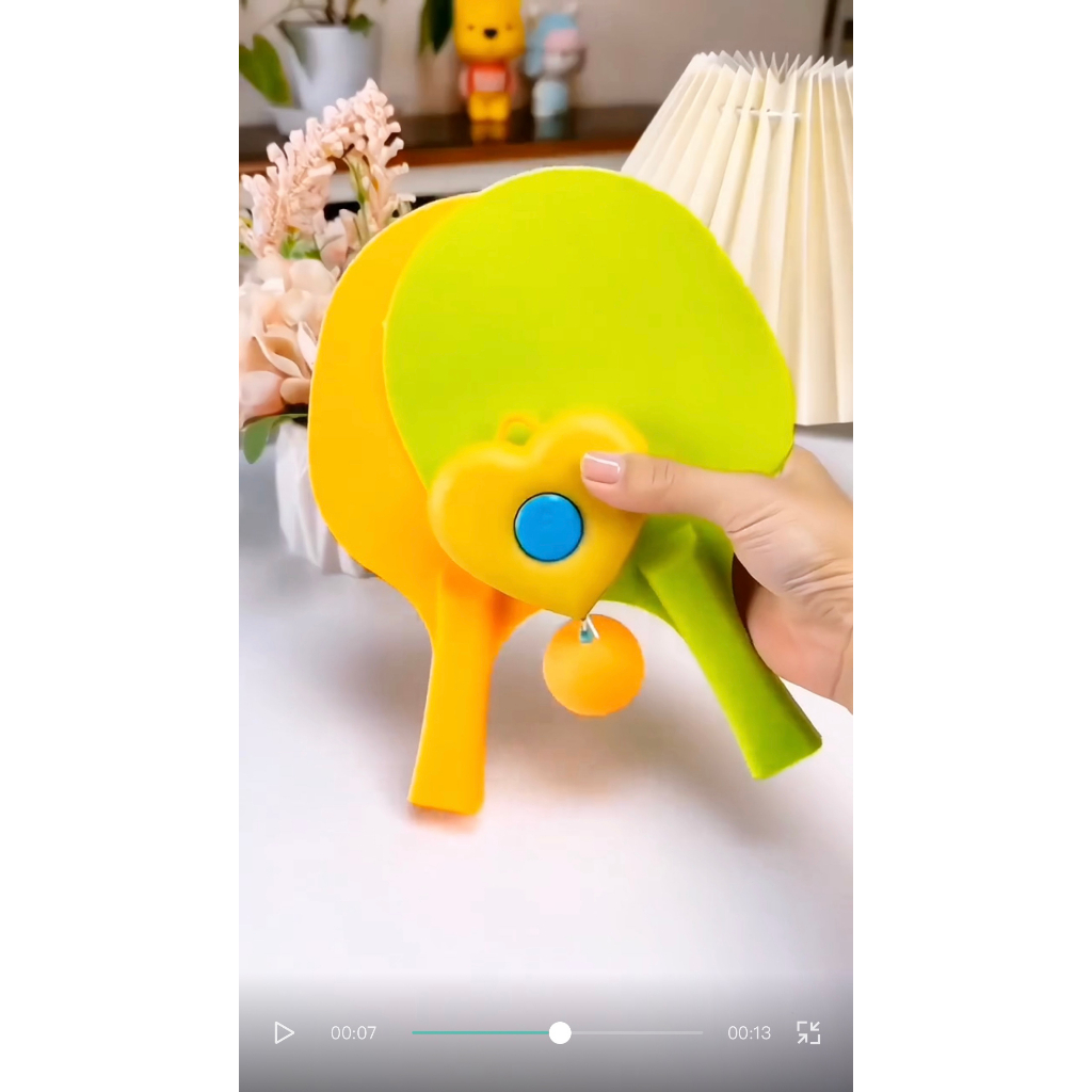 Bộ tập chơi bóng bàn gồm 4 bóng 2 vợt cho bé tập trong  nhà hoặc công viên giúp tăng khả năng phản xạ cho bé_A105.