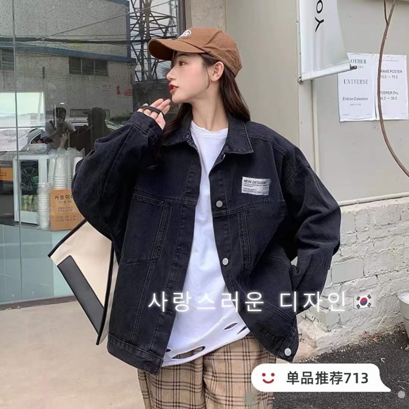 Áo khoác jeans tag logo trước màu xanh siêu xinh hàng L1 (Ảnh shop chụp)