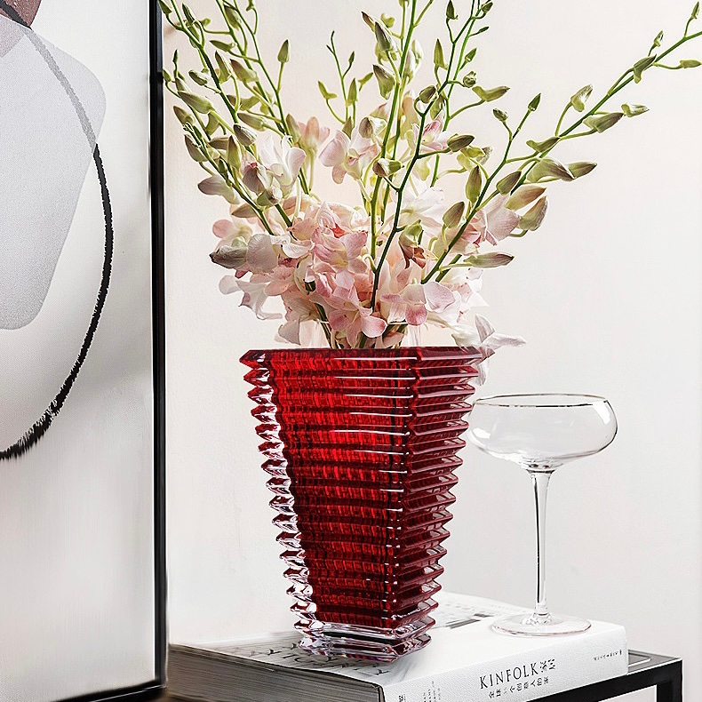 Lọ hoa thuỷ tinh pha lê hình tháp trang trí phòng khách sang trọng , bình hoa decor bàn làm việc cao cấp Qhouse