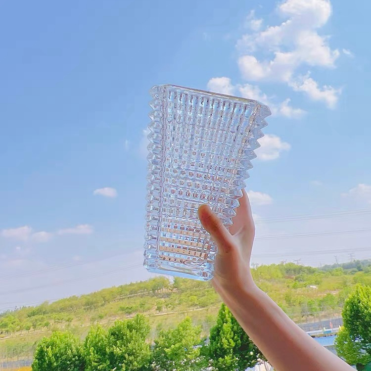 Lọ hoa thuỷ tinh pha lê hình tháp trang trí phòng khách sang trọng , bình hoa decor bàn làm việc cao cấp Qhouse