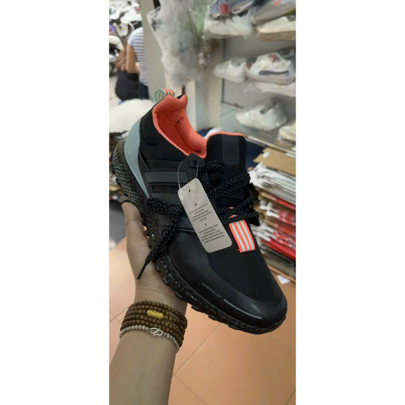 Giày sneaker ultraboost TRIP đen cam