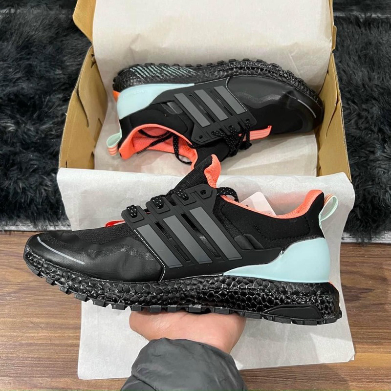 Giày sneaker ultraboost TRIP đen cam