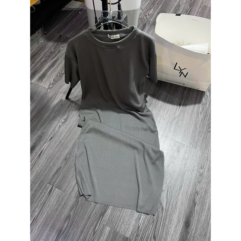 Đầm Xuông Tay Ngắn Chất Gân Tăm Lạnh Cổ Tròn