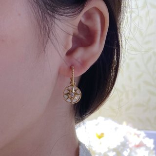 Bông tai nữ Dior CD hoạ tiết cá tính, độc đáo