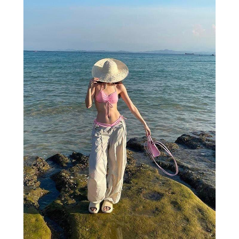 Bikini hai mảnh hồng barboe tắc giam