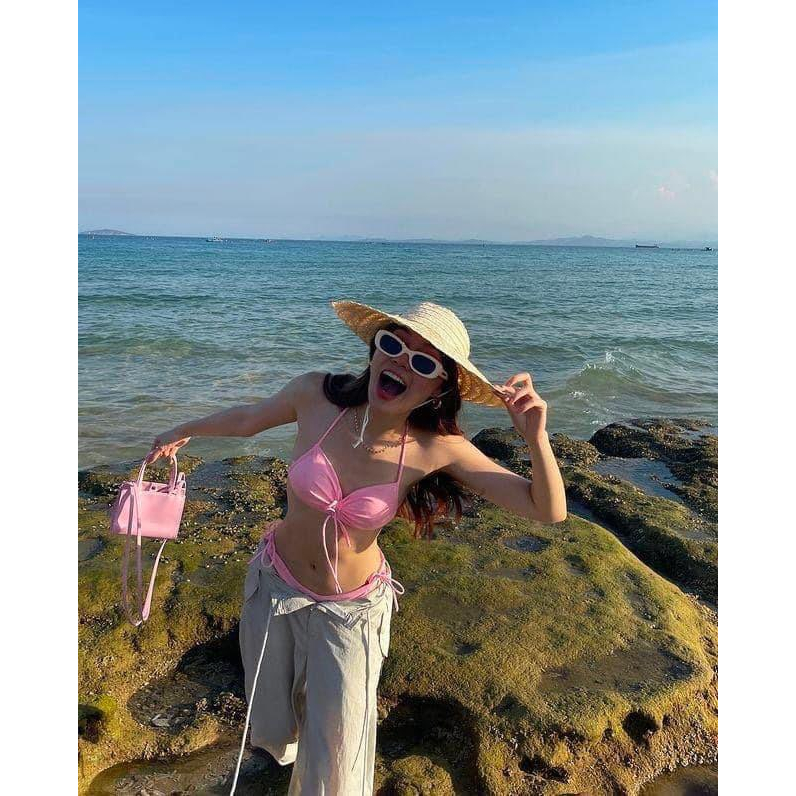 Bikini hai mảnh hồng barboe tắc giam