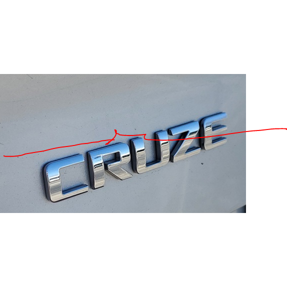 Chữ nổi Cruze được dán phía sau xe Chevrolet Cruze