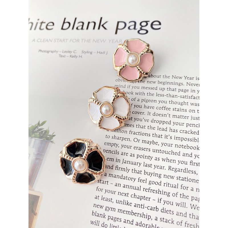 1 Cúc , khuy , nút nhựa hoa 4 cánh phối ngọc xinh xắn cỡ 18mm/21mm/25mm