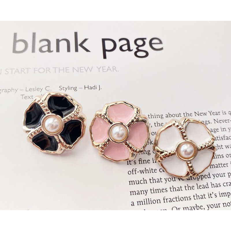 1 Cúc , khuy , nút nhựa hoa 4 cánh phối ngọc xinh xắn cỡ 18mm/21mm/25mm