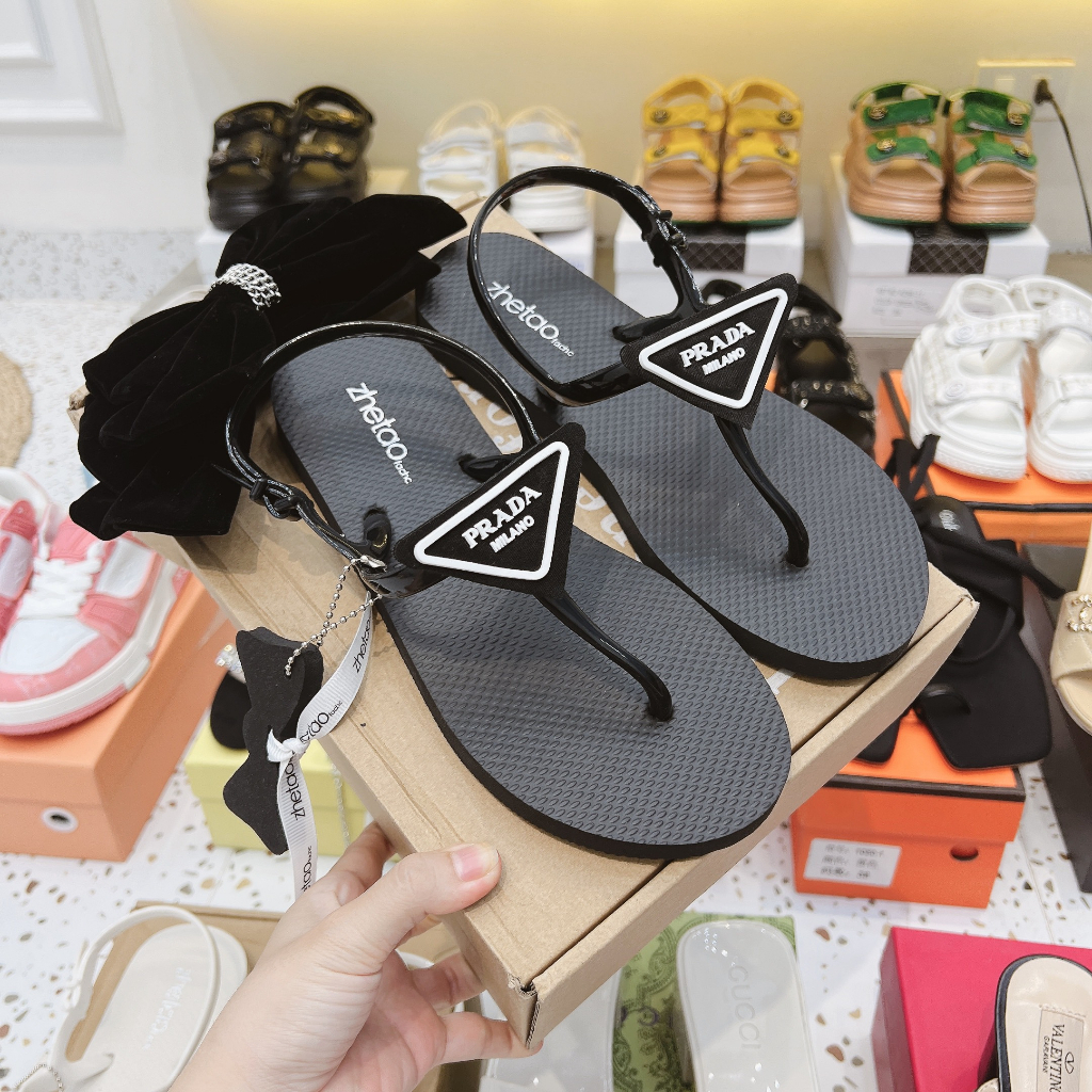 SANDAL XỎ NGÓN TAG NƠ - PRADA