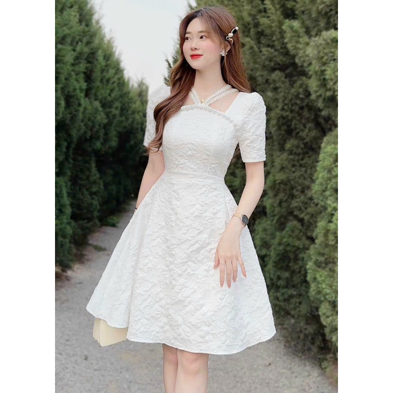 Đầm thời trang nữ mặc đi chơi chất gấm cổ chéo đính cườm dây cổ ren tay búp ngắn
