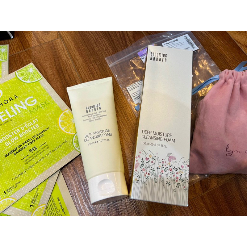 Sữa rửa mặt tạo bọt Ashe7 blooming garden 150ml