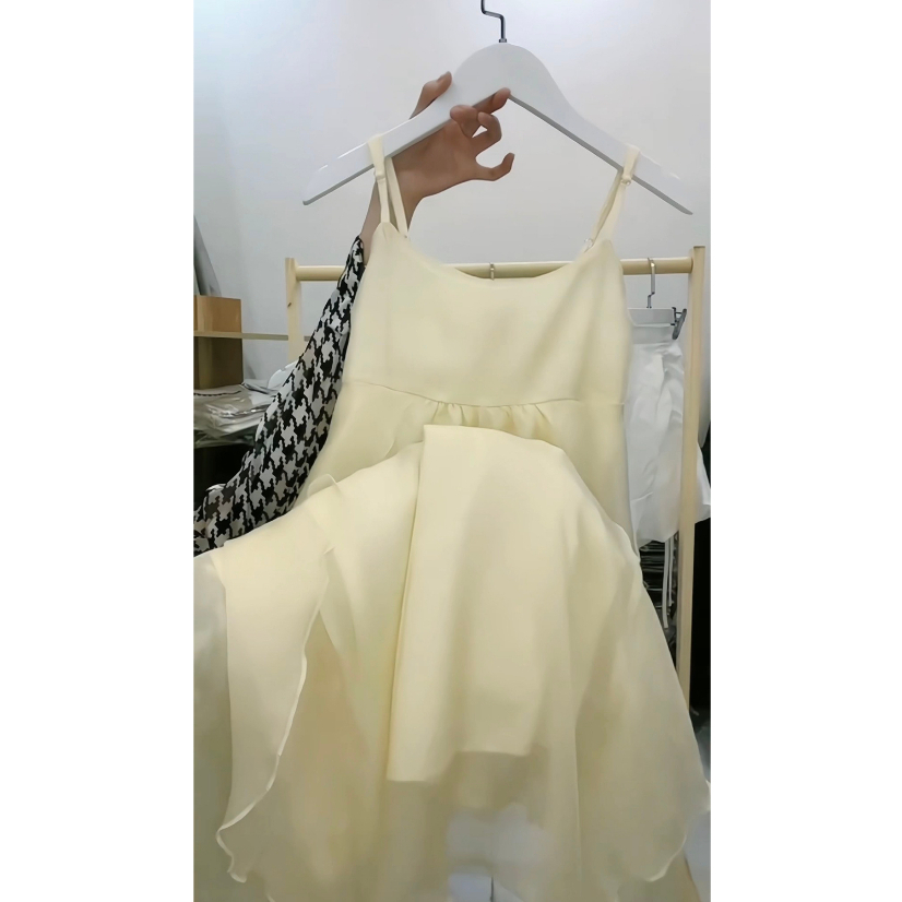 Set váy 2 dây và áo croptop, đầm mềm mại mix cùng áo montoghi ngắn tay phong cách Hàn Quốc