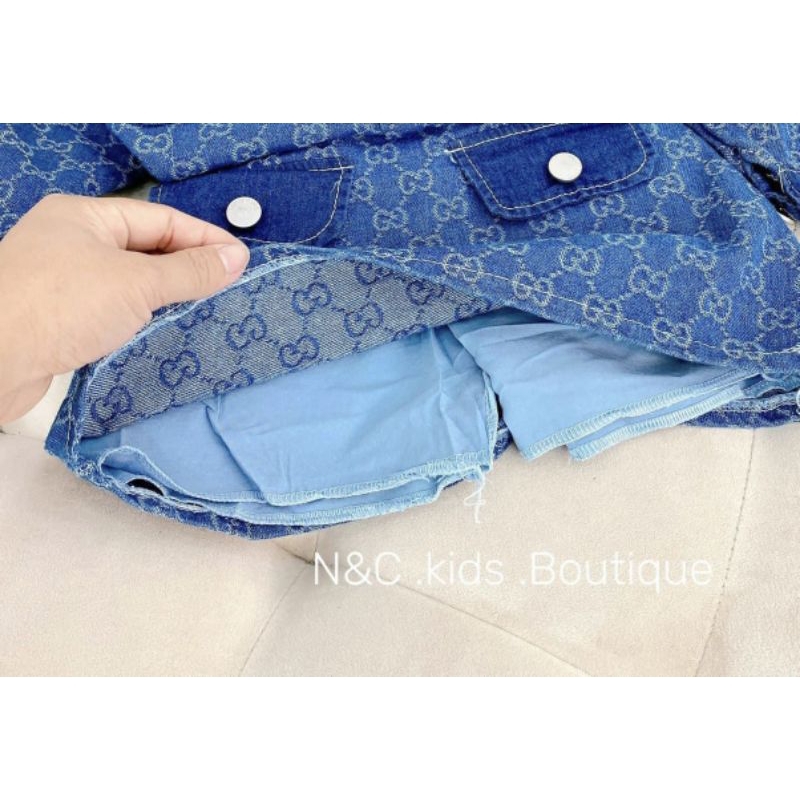 Sét áo khoác jean GUCCI chân váy chữ A cho bé. Sét váy jean denim tay ngắn bé gái