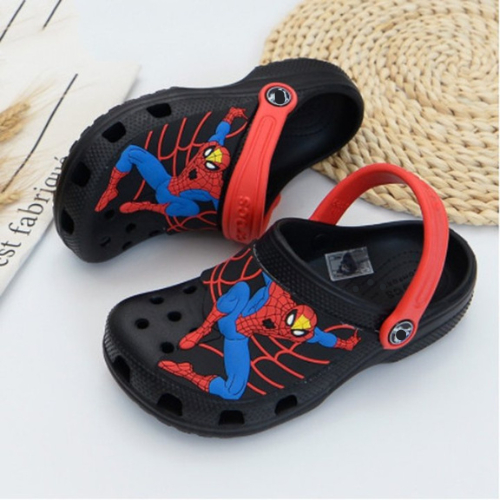 Dép sục nhựa bít đầu hình người nhện màu đen dành cho bé êm, mềm, k hôi chân, tặng 10 stic