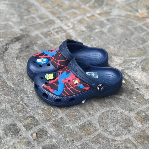 Dép sục nhựa bít đầu hình người nhện màu navy dành cho bé êm, mềm, k hôi chân, tặng 10 stic