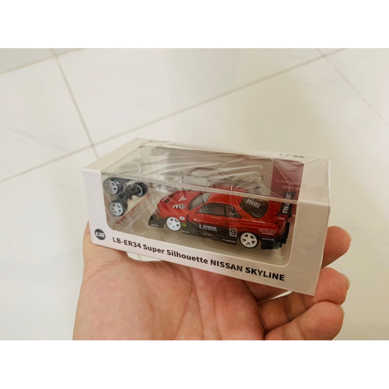 CM-Model 1:64 LB-ER34 Super Silhouette Nissan Skyline mâm trắng