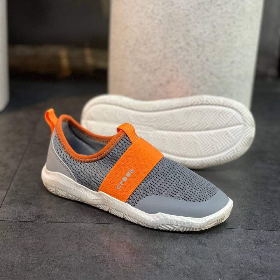 GIÀY VẢI THUN LƯỚI  TRẺ EM CROSS EASY ON  NHẸ, THOÁNG MÀU GHI CAM