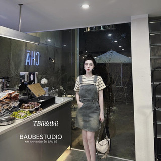 Set yếm váy jean kèm áo phông kẻ