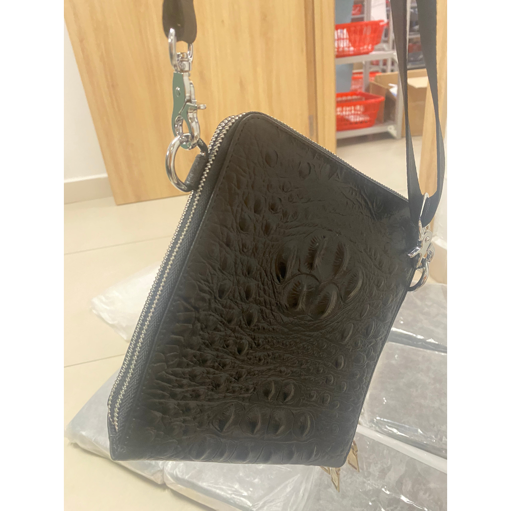 Túi đeo chéo da bò vân cá sấu