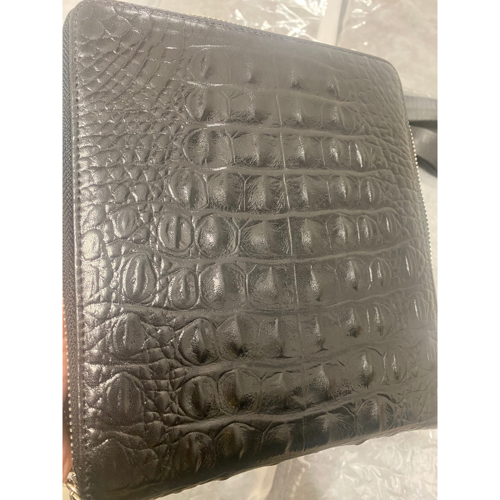 Túi đeo chéo da bò vân cá sấu