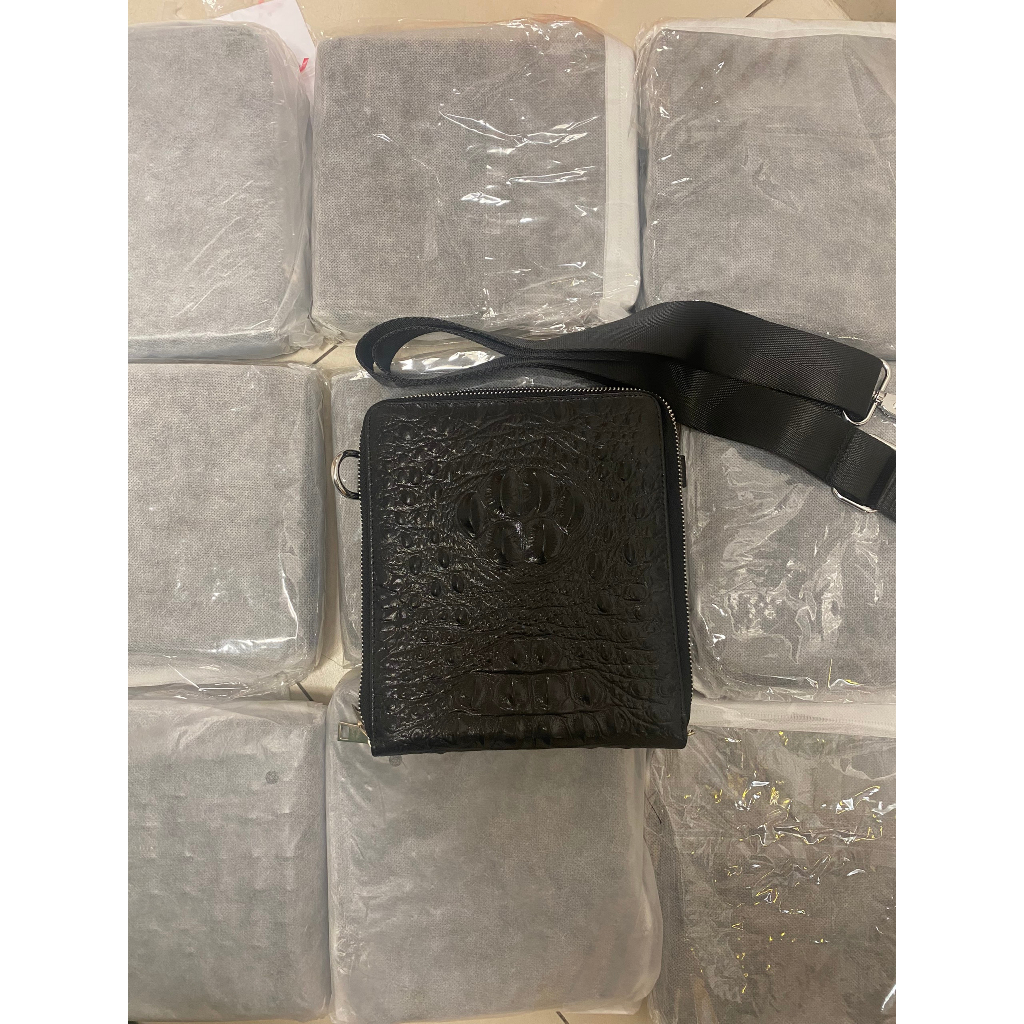 Túi đeo chéo da bò vân cá sấu