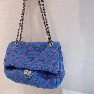 Túi xách denim trần trám chỉ hồng dây xích