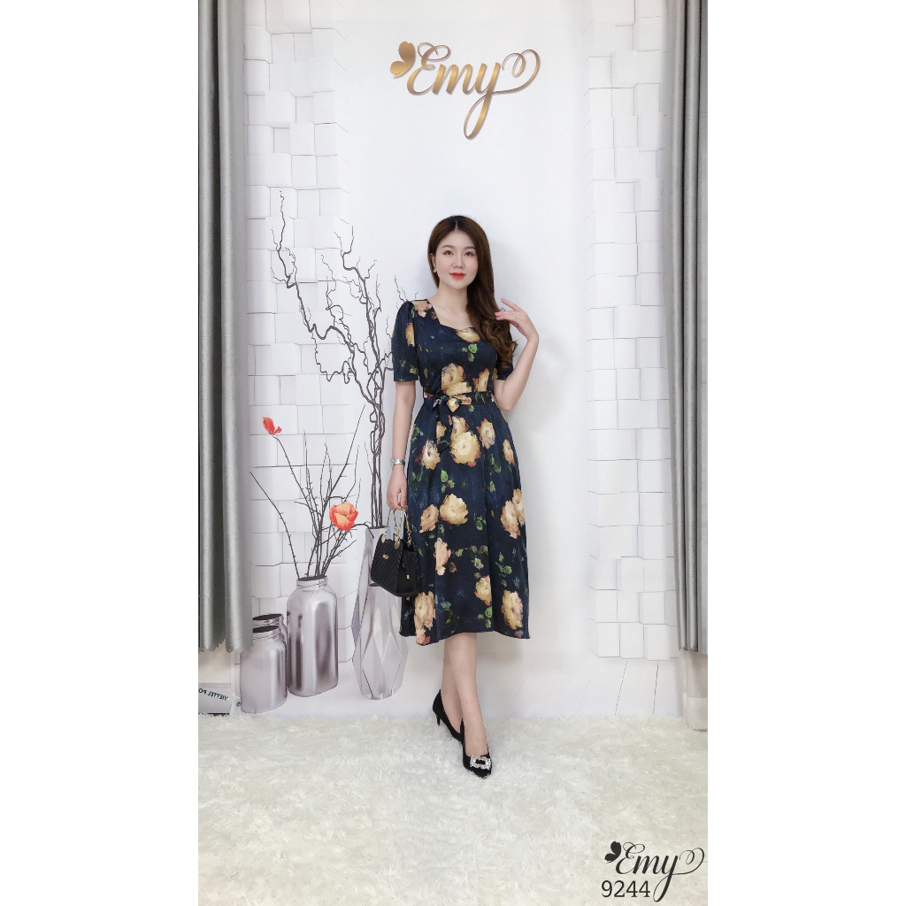 Đầm EMY EM9244 Xoè Cổ Lục Giác Kèm Dây Đai