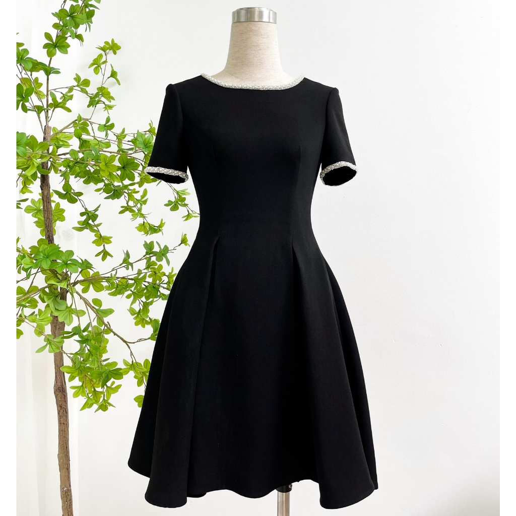 Váy JASMIN  MyAnn đen basic kết hợp với viền đá cao cấp, sang chảnh