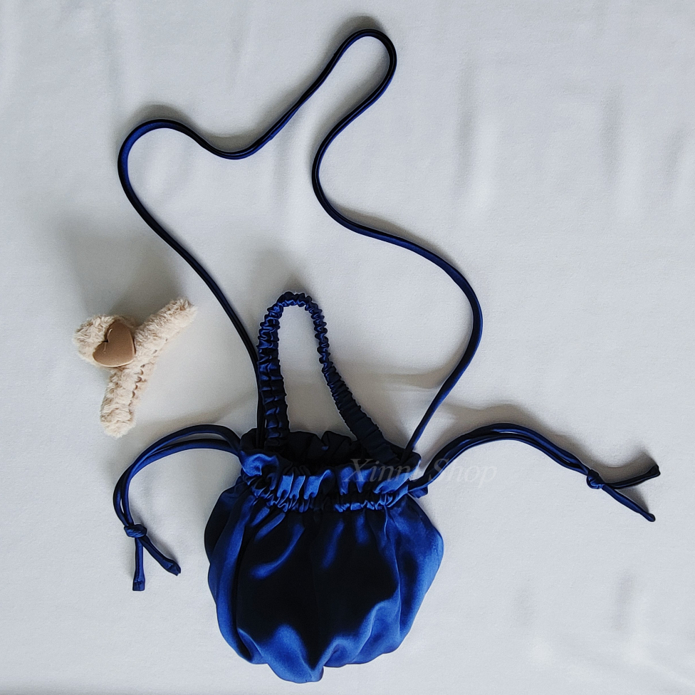 Túi xách đeo chéo dây rút nữ bằng satin - Xinni Bag.