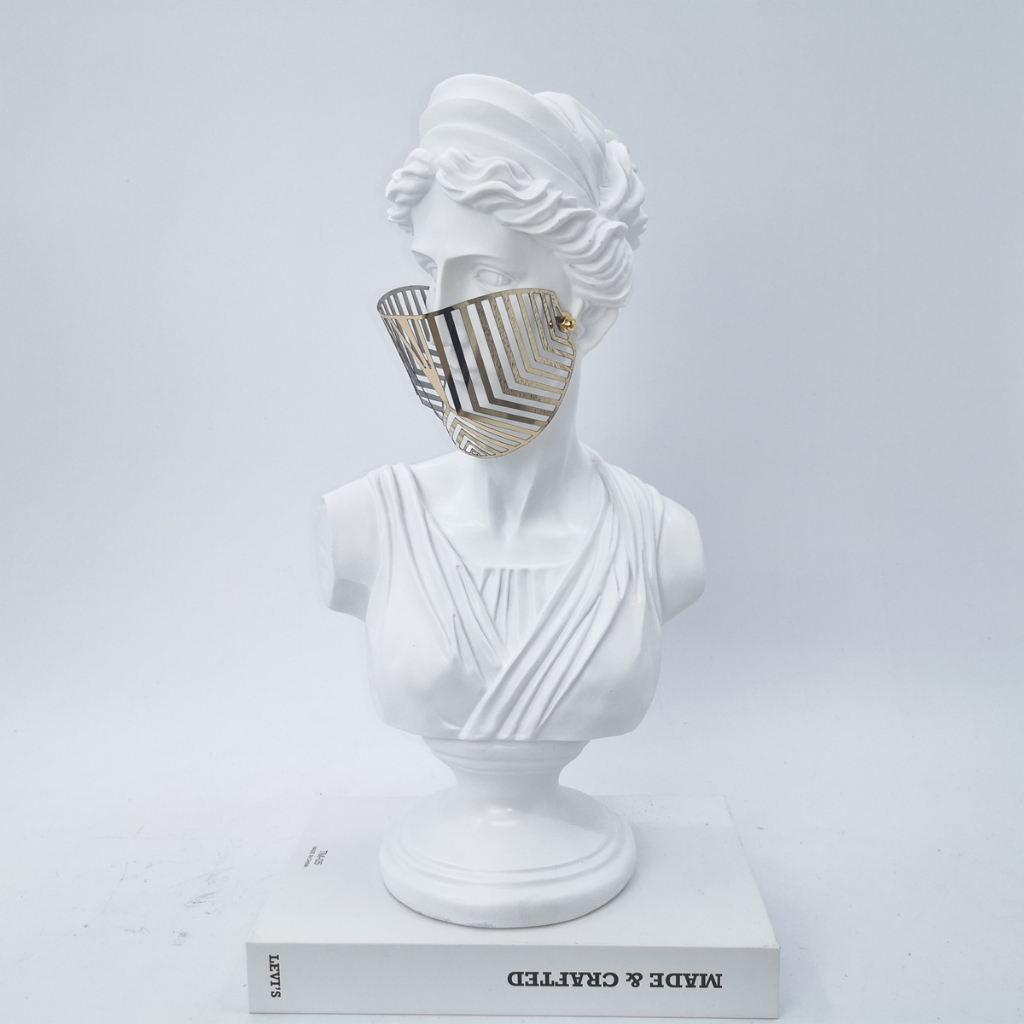 Tượng decor trang trí mô phỏng thần thoại Hy Lạp La Mã đeo mặt nạ lưới vàng - Trắng, Đen - 40cm