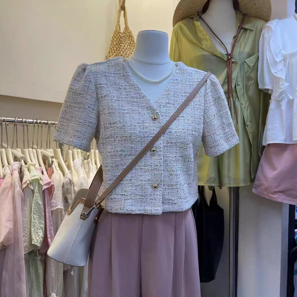 Áo tweed hồng cổ v tay cộc dọc cúc đồng