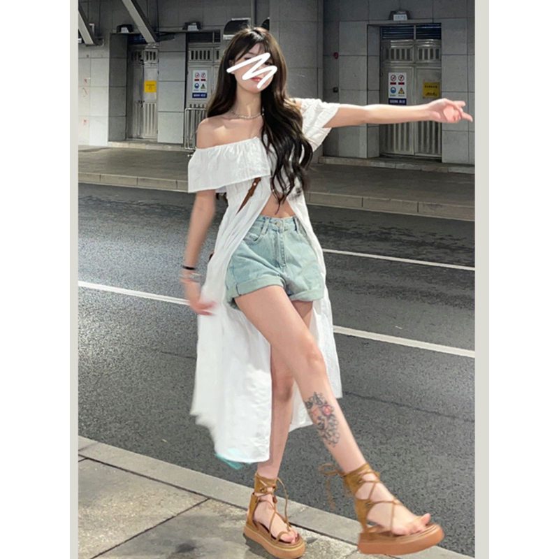 Áo trễ vai tà dài xẻ giữa phối trẻ trung năng động