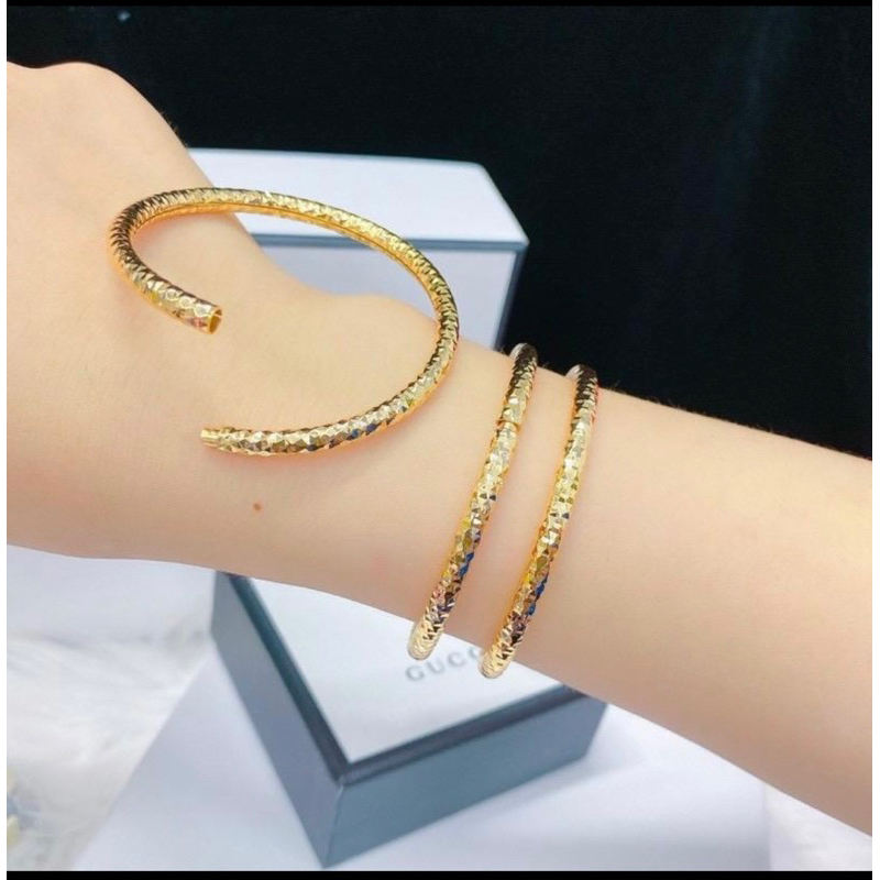 Vòng chạm 18k khoá ống bao đẹp sáng bóng