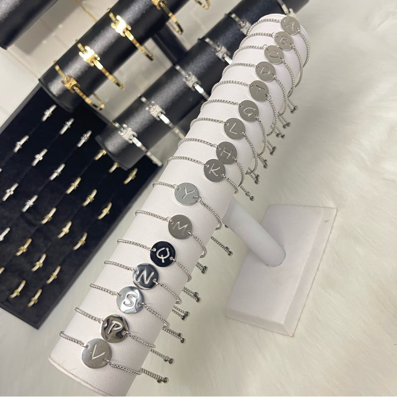 Vòng tay đơn giản Vòng tay bạn thân Nắng Accessories Lắc tay chữ cái titan bền màu cá tính lắc GenZ
