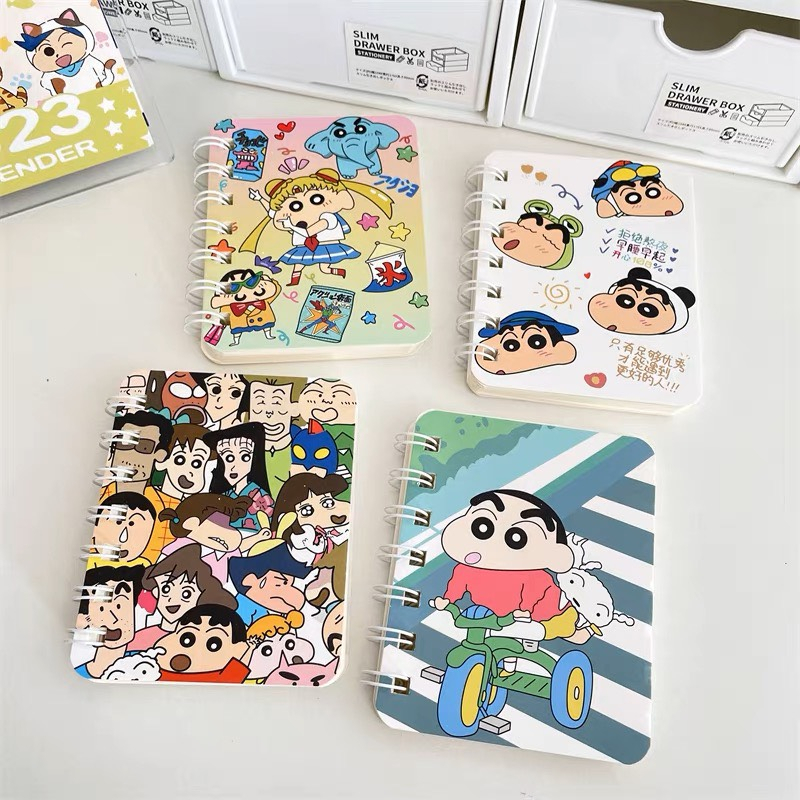 Sổ Mini Lò Xo Tay Ghi Chép Cute Shin Cậu Bé Bút Chì Timo VPS15