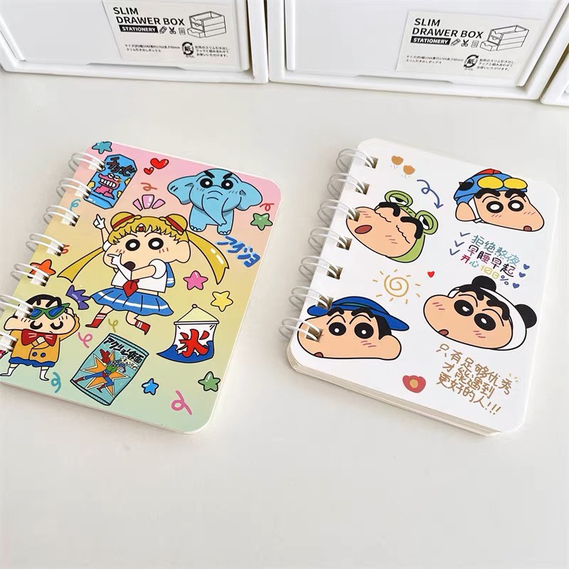 Sổ Mini Lò Xo Tay Ghi Chép Cute Shin Cậu Bé Bút Chì Timo VPS15