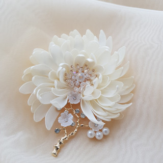 Kiểu cài áo hoa handmade có ghim, hoa cúc cài áo cài váy đầm cao cấp