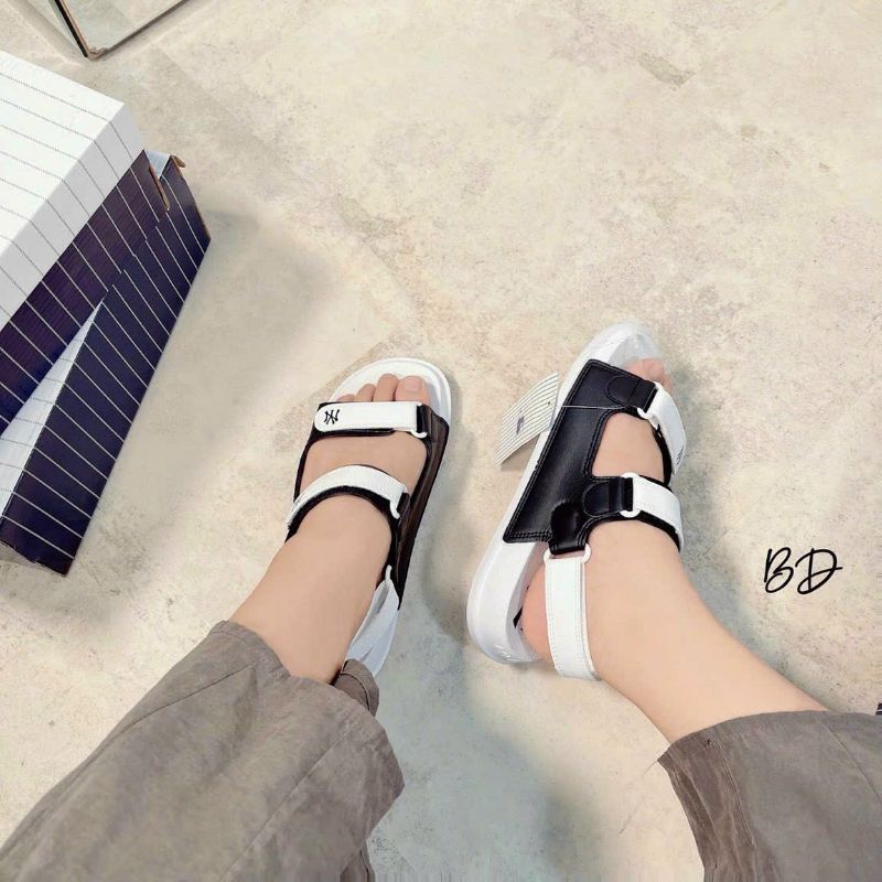 HOT Sandan siêu nhẹ full box )Màu trắng còn 38-39