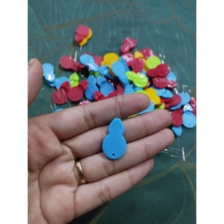 Xỏ chỉ đủ mẫu