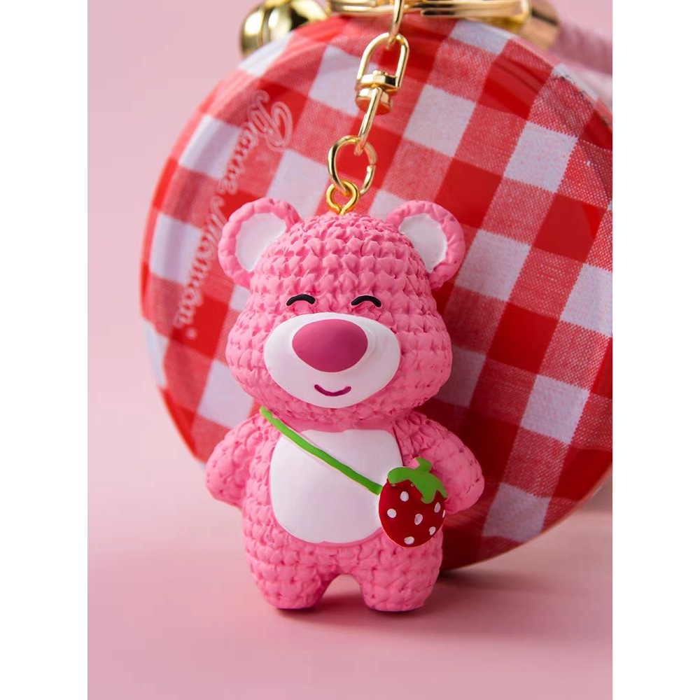 Móc chìa khóa gấu dâu hồng lotso treo điện thoại túi xách Deperier