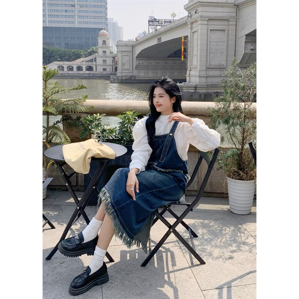 Váy yếm jean dáng dài phối túi hộp sau lưng tua rua trending mẫu mới mùa hè 2023 có bigsize