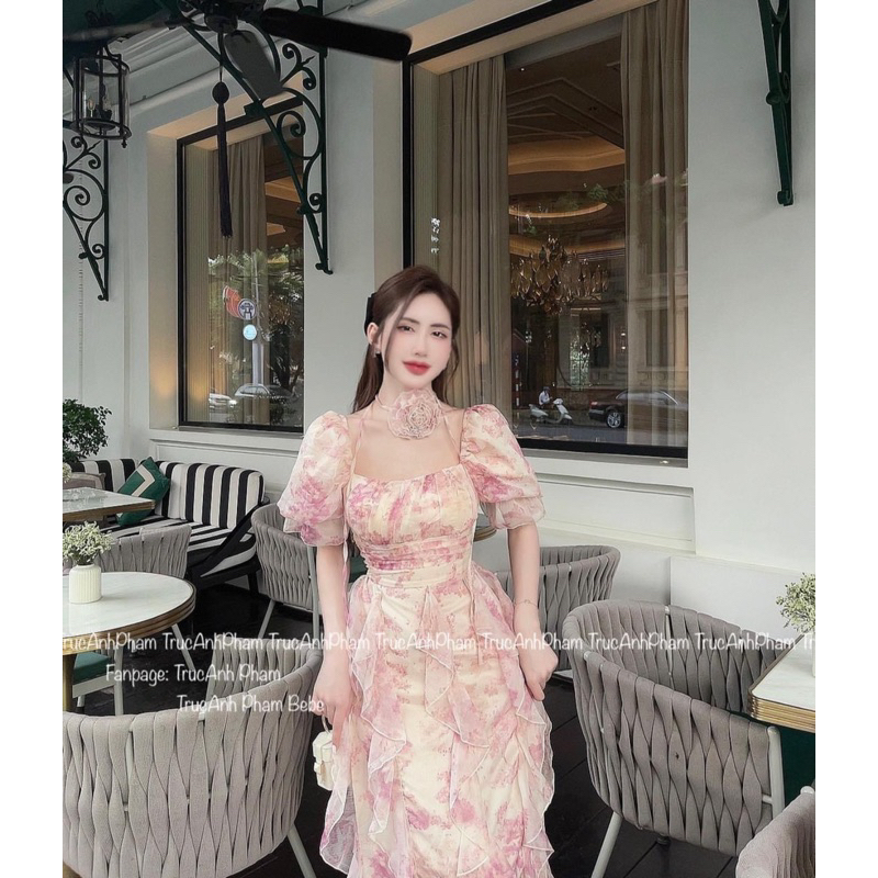 Đầm cup dự tiệc ôm body tua rua kèm hoa sang chảnh