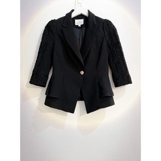 Vest đen tay lỡ xếp li 1 nút