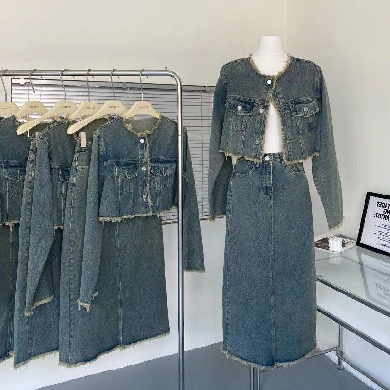 Sẵn S M- Set Áo croptop denim kèm chân váy denim hoạ tiết rách tua viền NewArrival 2023