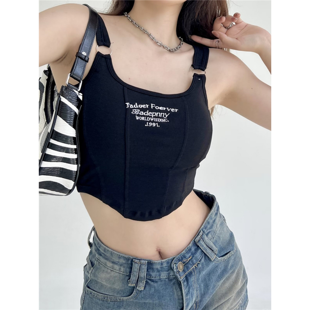 Áo croptop kiểu 2 dây vạt tròn tôn eo phối chữ thêu