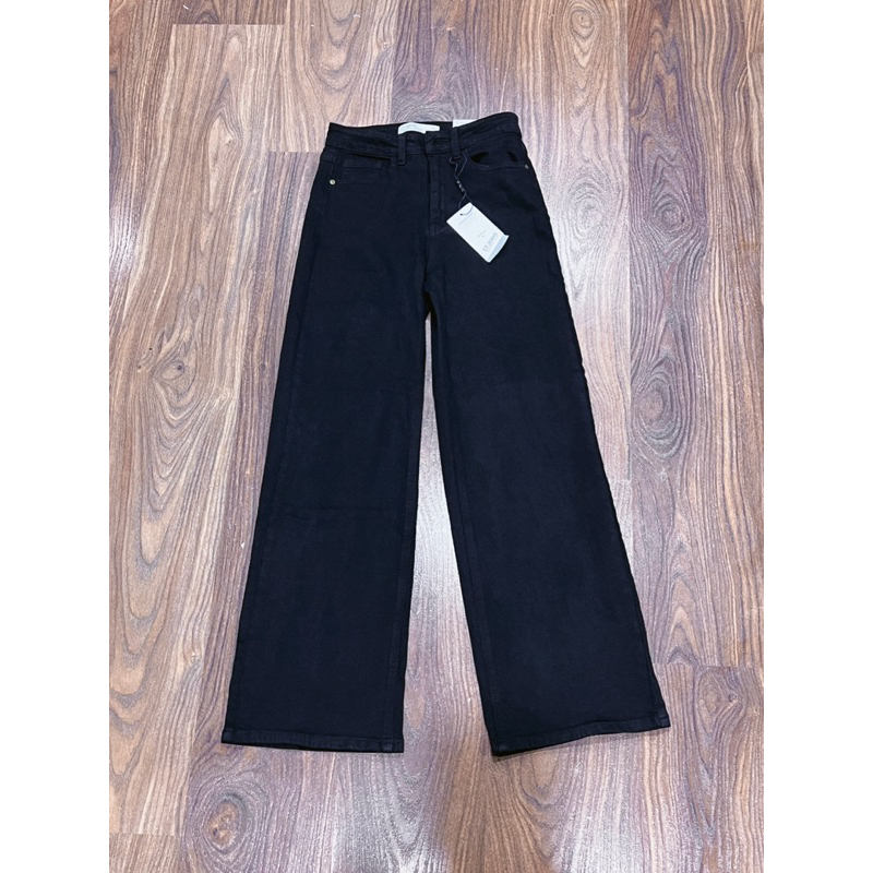 Quần jeans đen ống xuông
